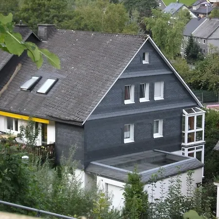 Nieder *
